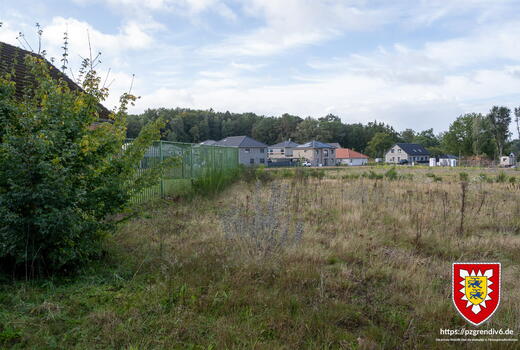 Blick auf die Waldsiedlung am ehemaligen Eingang zur Rantzau-Kaserne in Schleswig-Holstein