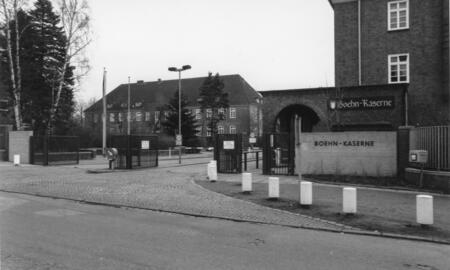 Haupttor der Boehn-Kaserne (1992)