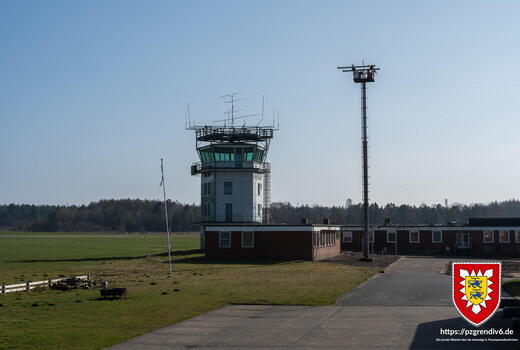 Ehemaliger Tower auf dem Flugplatz Itzehoe Hungriger Wolf